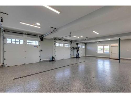418145 48 Street West, Rural Foothills County, AB - Indoor Photo Showing Garage