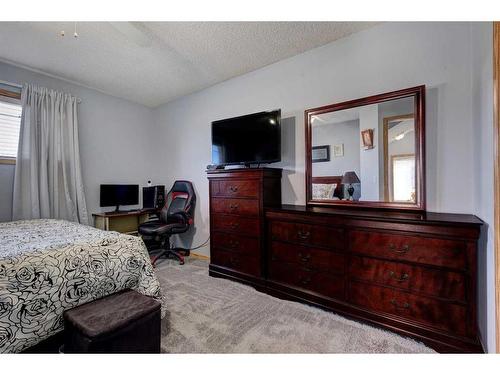 211 Millview Green Sw, Calgary, AB - Indoor Photo Showing Bedroom