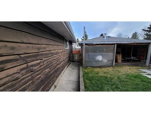 908 Hunterston Road Nw, Calgary, AB - Outdoor With Exterior