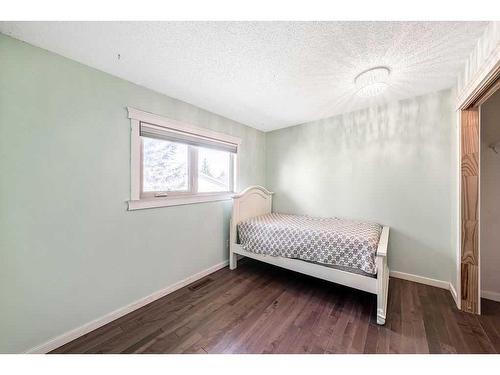 55 Downey Road, Okotoks, AB - Indoor Photo Showing Bedroom