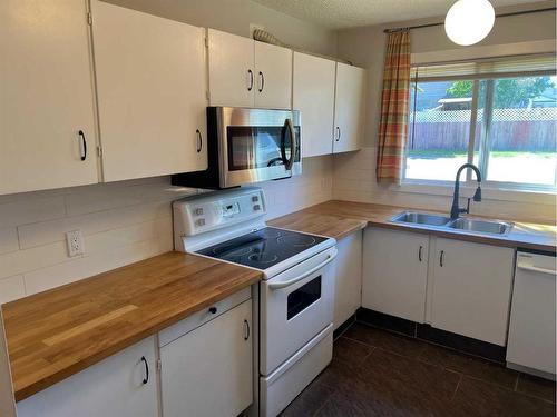 4-3800 Fonda Way Se, Calgary, AB - Indoor Photo Showing Kitchen With Double Sink