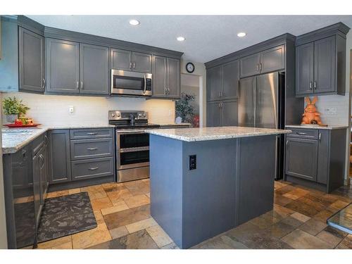 68 Woodfield Road Sw, Calgary, AB - Indoor Photo Showing Kitchen With Stainless Steel Kitchen With Upgraded Kitchen
