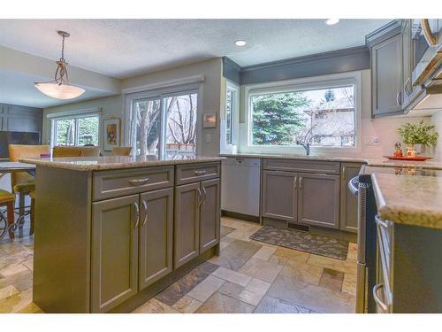 68 Woodfield Road Sw, Calgary, AB - Indoor Photo Showing Kitchen