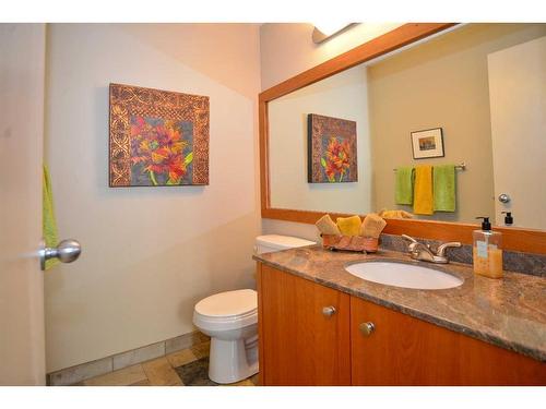 68 Woodfield Road Sw, Calgary, AB - Indoor Photo Showing Bathroom
