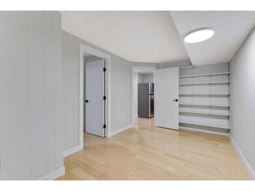 1525 Northmount Drive Nw, Calgary, AB - Indoor Photo Showing Other Room