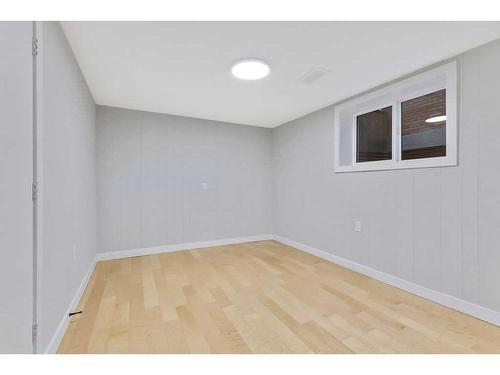 1525 Northmount Drive Nw, Calgary, AB - Indoor Photo Showing Other Room