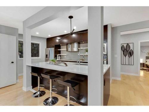 1525 Northmount Drive Nw, Calgary, AB - Indoor Photo Showing Kitchen