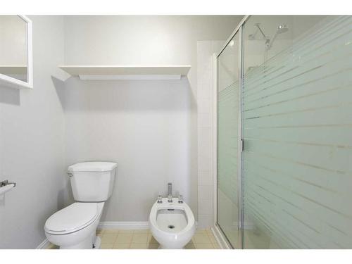 165 Shawbrooke Close Sw, Calgary, AB - Indoor Photo Showing Bathroom