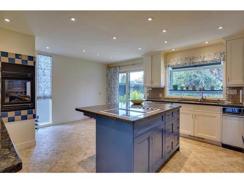 511 Crescent Boulevard Sw, Calgary, AB - Indoor Photo Showing Kitchen