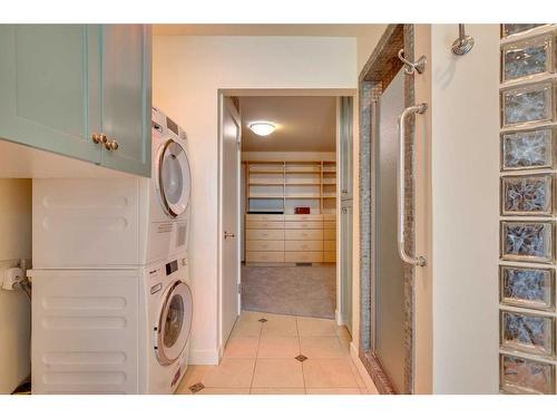 511 Crescent Boulevard Sw, Calgary, AB - Indoor Photo Showing Laundry Room