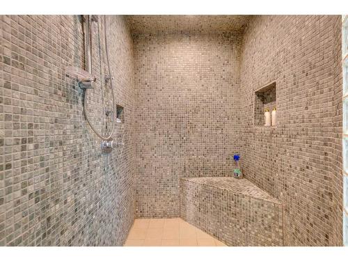 511 Crescent Boulevard Sw, Calgary, AB - Indoor Photo Showing Bathroom