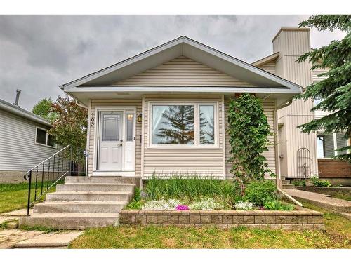 163 Deerview Way Se, Calgary, AB - Outdoor