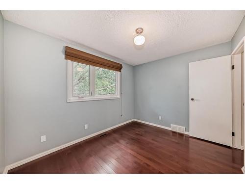 163 Deerview Way Se, Calgary, AB - Indoor Photo Showing Other Room