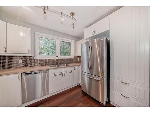 163 Deerview Way Se, Calgary, AB - Indoor Photo Showing Kitchen