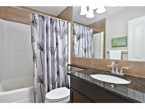 19 Auburn Sound Cove Se, Calgary, AB - Indoor Photo Showing Bathroom