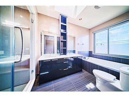 2714 18 Street Nw, Calgary, AB - Indoor Photo Showing Bathroom