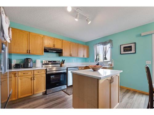 73 Martinvalley Crescent Ne, Calgary, AB - Indoor Photo Showing Kitchen