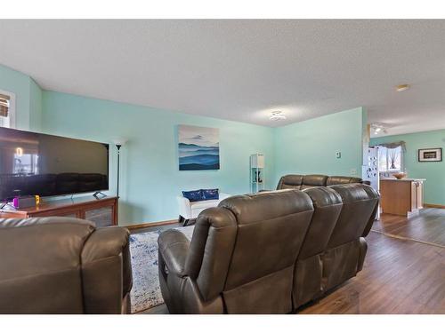 73 Martinvalley Crescent Ne, Calgary, AB - Indoor Photo Showing Living Room