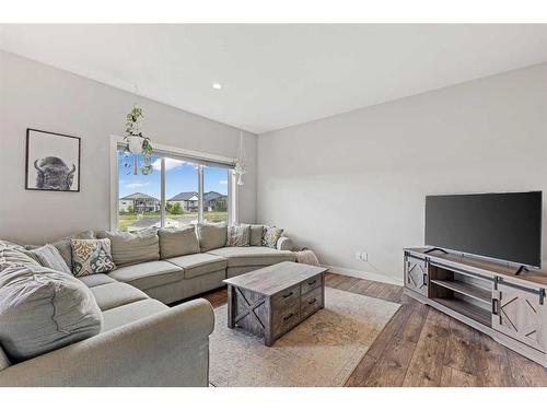 2 Valarosa Court, Didsbury, AB - Indoor Photo Showing Living Room