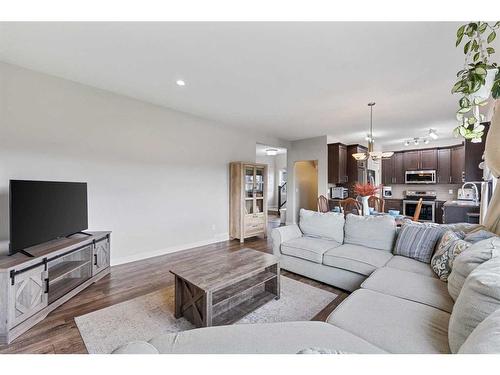 2 Valarosa Court, Didsbury, AB - Indoor Photo Showing Living Room