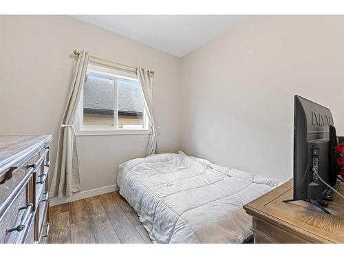 2 Valarosa Court, Didsbury, AB - Indoor Photo Showing Bedroom