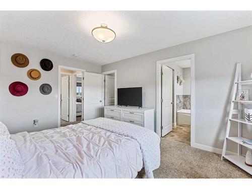 2 Valarosa Court, Didsbury, AB - Indoor Photo Showing Bedroom