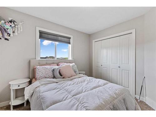 2 Valarosa Court, Didsbury, AB - Indoor Photo Showing Bedroom