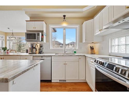 432 Rocky Ridge Cove Nw, Calgary, AB - Indoor Photo Showing Kitchen With Upgraded Kitchen