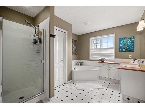 432 Rocky Ridge Cove Nw, Calgary, AB - Indoor Photo Showing Bathroom