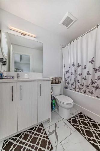 66 Mallard Heath Se, Calgary, AB - Indoor Photo Showing Bathroom