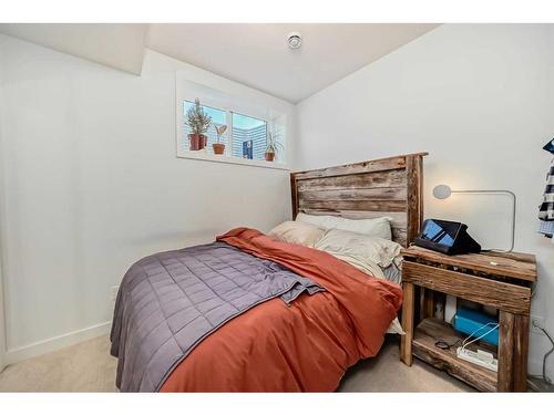 66 Mallard Heath Se, Calgary, AB - Indoor Photo Showing Bedroom