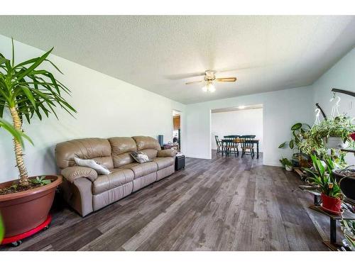 53312 Range Road 105, Rural Yellowhead County, AB - Indoor Photo Showing Living Room