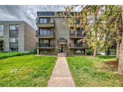 102-1717 12 Street SW Calgary, AB T2N 3N1