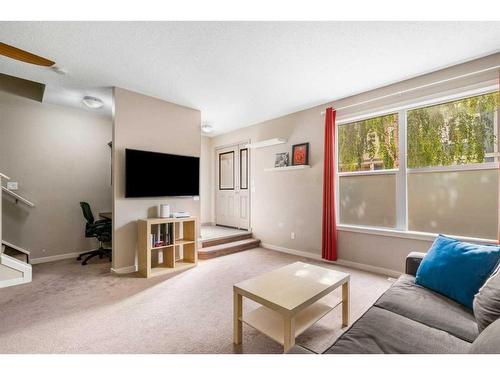 1218-10 Auburn Bay Avenue Se, Calgary, AB - Indoor Photo Showing Living Room