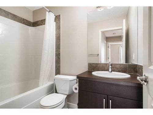 1218-10 Auburn Bay Avenue Se, Calgary, AB - Indoor Photo Showing Bathroom