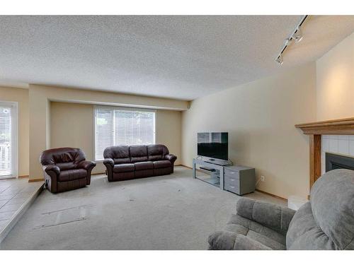 252 Edgebrook Gardens Nw, Calgary, AB - Indoor Photo Showing Living Room