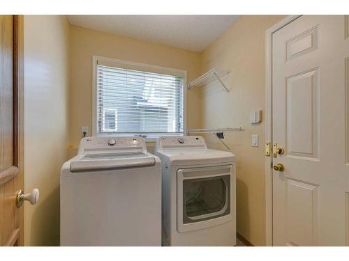 252 Edgebrook Gardens Nw, Calgary, AB - Indoor Photo Showing Laundry Room