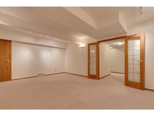 252 Edgebrook Gardens Nw, Calgary, AB - Indoor Photo Showing Other Room