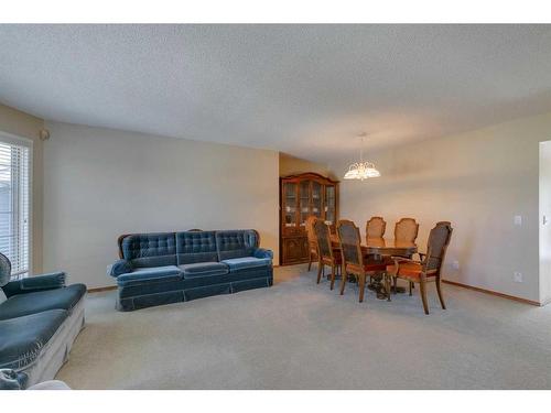 252 Edgebrook Gardens Nw, Calgary, AB - Indoor Photo Showing Other Room