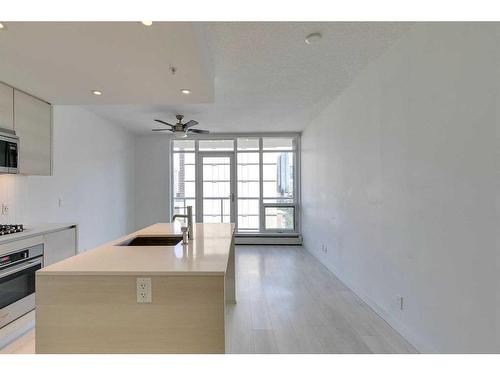 806-1501 6 Street Sw, Calgary, AB - Indoor Photo Showing Kitchen With Upgraded Kitchen