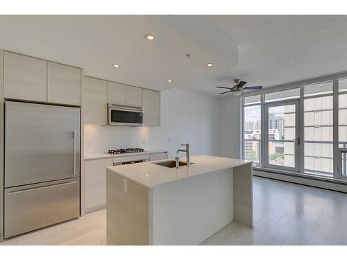 806-1501 6 Street Sw, Calgary, AB - Indoor Photo Showing Kitchen With Upgraded Kitchen