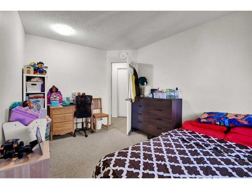 7708 Hunterview Drive Nw, Calgary, AB - Indoor Photo Showing Bedroom