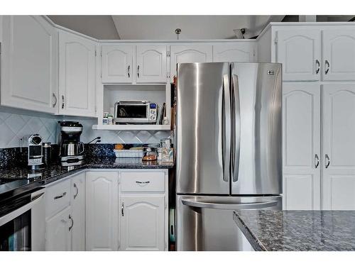 136 Hawkdale Close Nw, Calgary, AB - Indoor Photo Showing Kitchen With Stainless Steel Kitchen