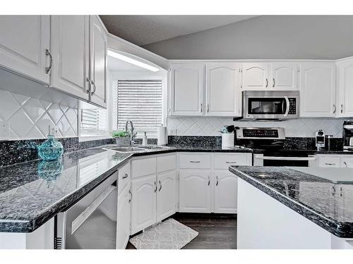 136 Hawkdale Close Nw, Calgary, AB - Indoor Photo Showing Kitchen With Stainless Steel Kitchen With Upgraded Kitchen