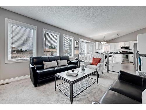 136 Hawkdale Close Nw, Calgary, AB - Indoor Photo Showing Living Room