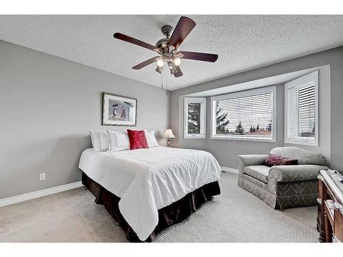 136 Hawkdale Close Nw, Calgary, AB - Indoor Photo Showing Bedroom