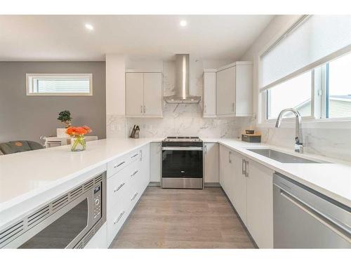 213 Wolf Willow Boulevard Se, Calgary, AB - Indoor Photo Showing Kitchen With Upgraded Kitchen