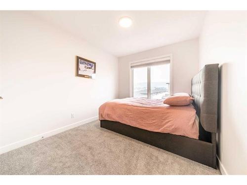 213 Wolf Willow Boulevard Se, Calgary, AB - Indoor Photo Showing Bedroom