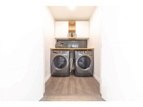 213 Wolf Willow Boulevard Se, Calgary, AB - Indoor Photo Showing Laundry Room