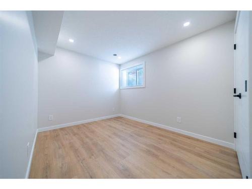 213 Wolf Willow Boulevard Se, Calgary, AB - Indoor Photo Showing Other Room
